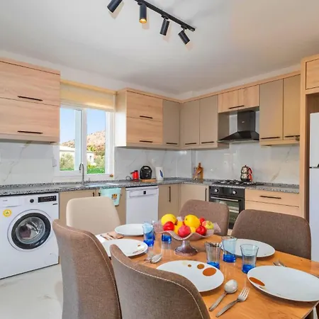Yesilkoy 3 Bedroom Вилла *