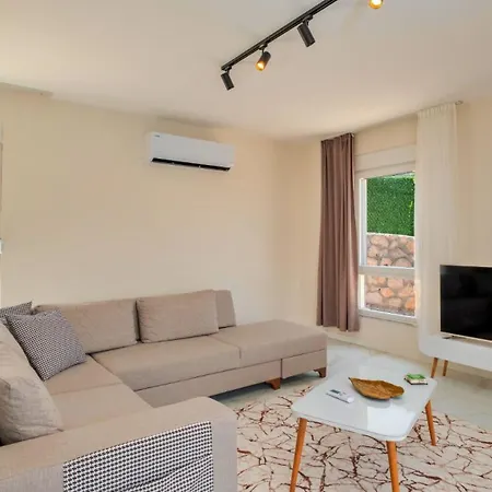 Yesilkoy 3 Bedroom 9374 Villa
