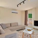 Yesilkoy 3 Bedroom فيلة