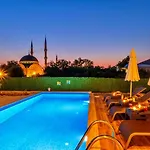 Yesilkoy 3 Bedroom * كالكان